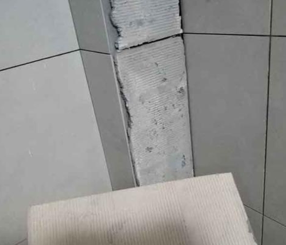 兴山瓷砖空鼓维修公司分享下厨房瓷砖脱落的补救措施。